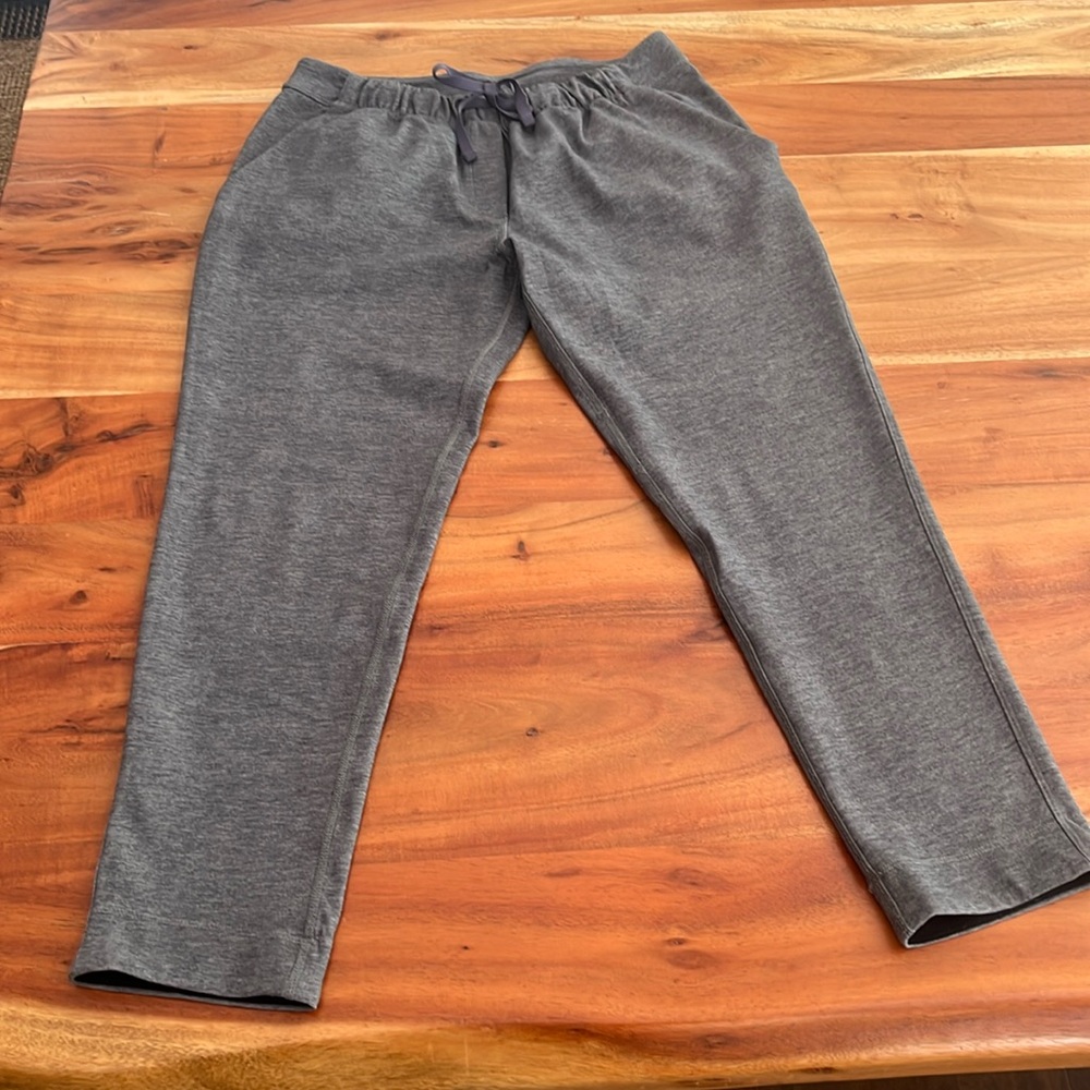 Lululemon Heathered Grey Jet Crop Slim Pants fits like a 4
